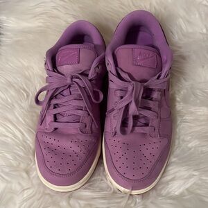 Nike Women's Dunk Low Premium MF Rush
Fuchsia
